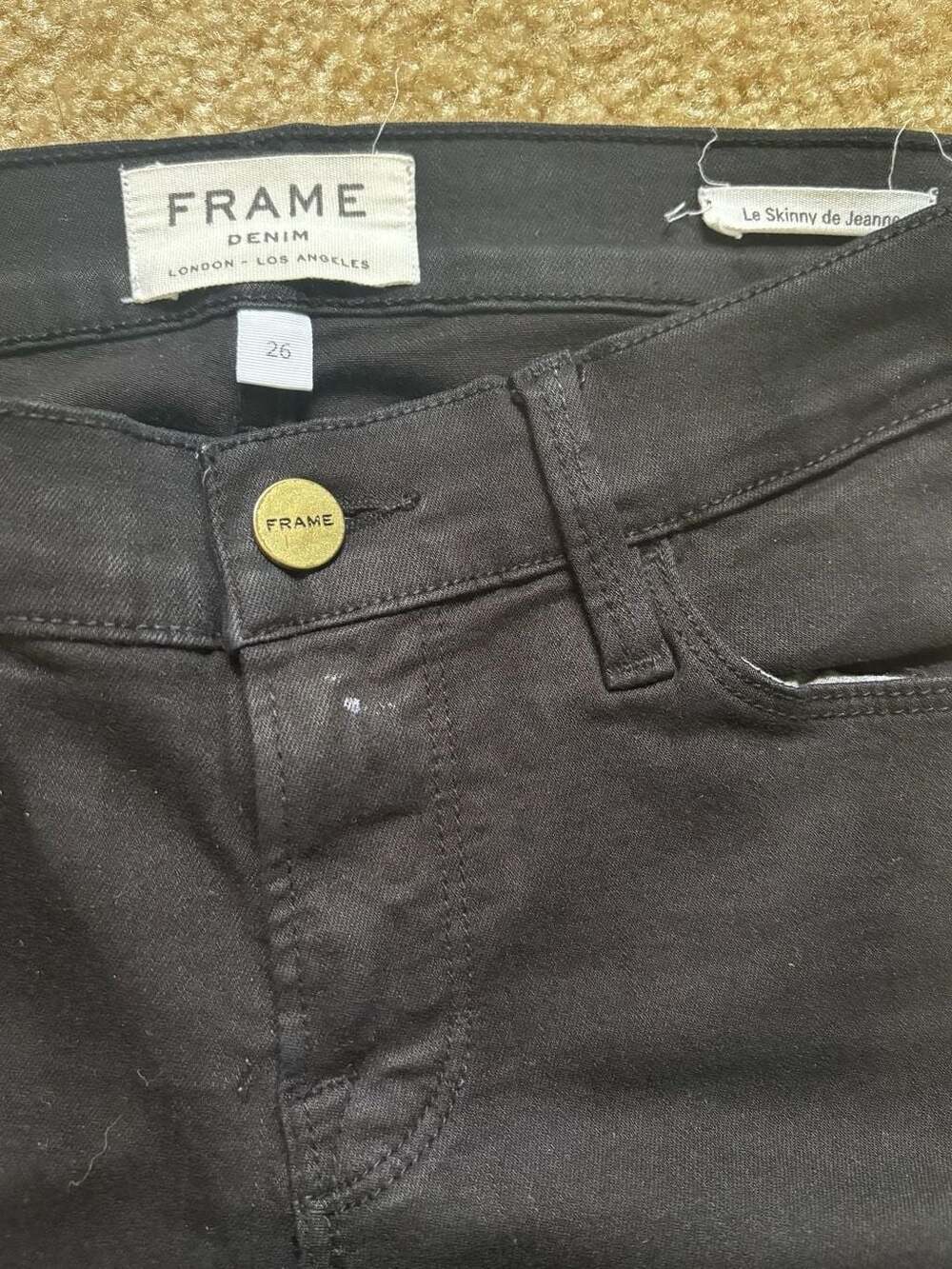 FRAME Le Skinny de Jeanne Distressed Skinny Jeans in Noir Size 26